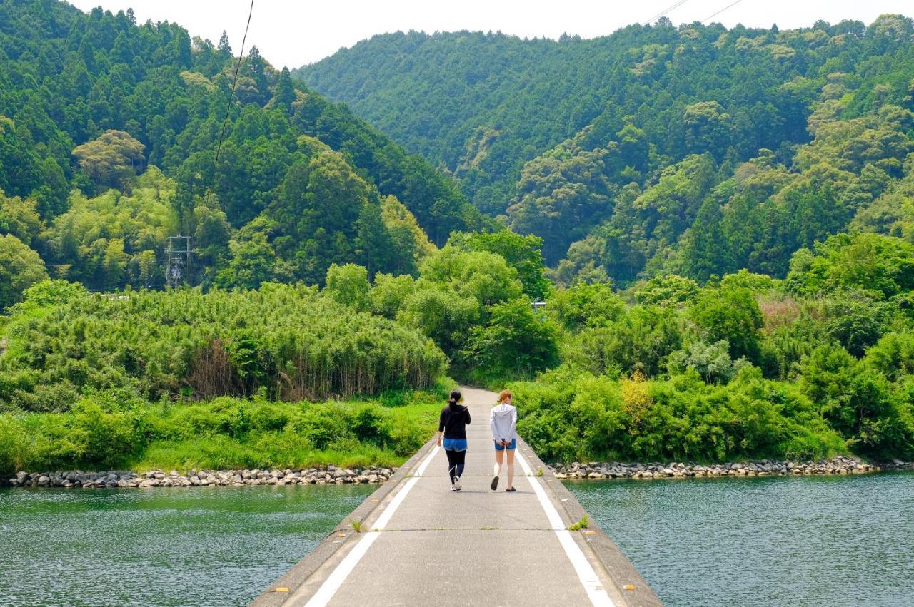四万十川まで歩いて行ける 一棟まるっと貸し切りの宿 Gu Сіманто Екстер'єр фото